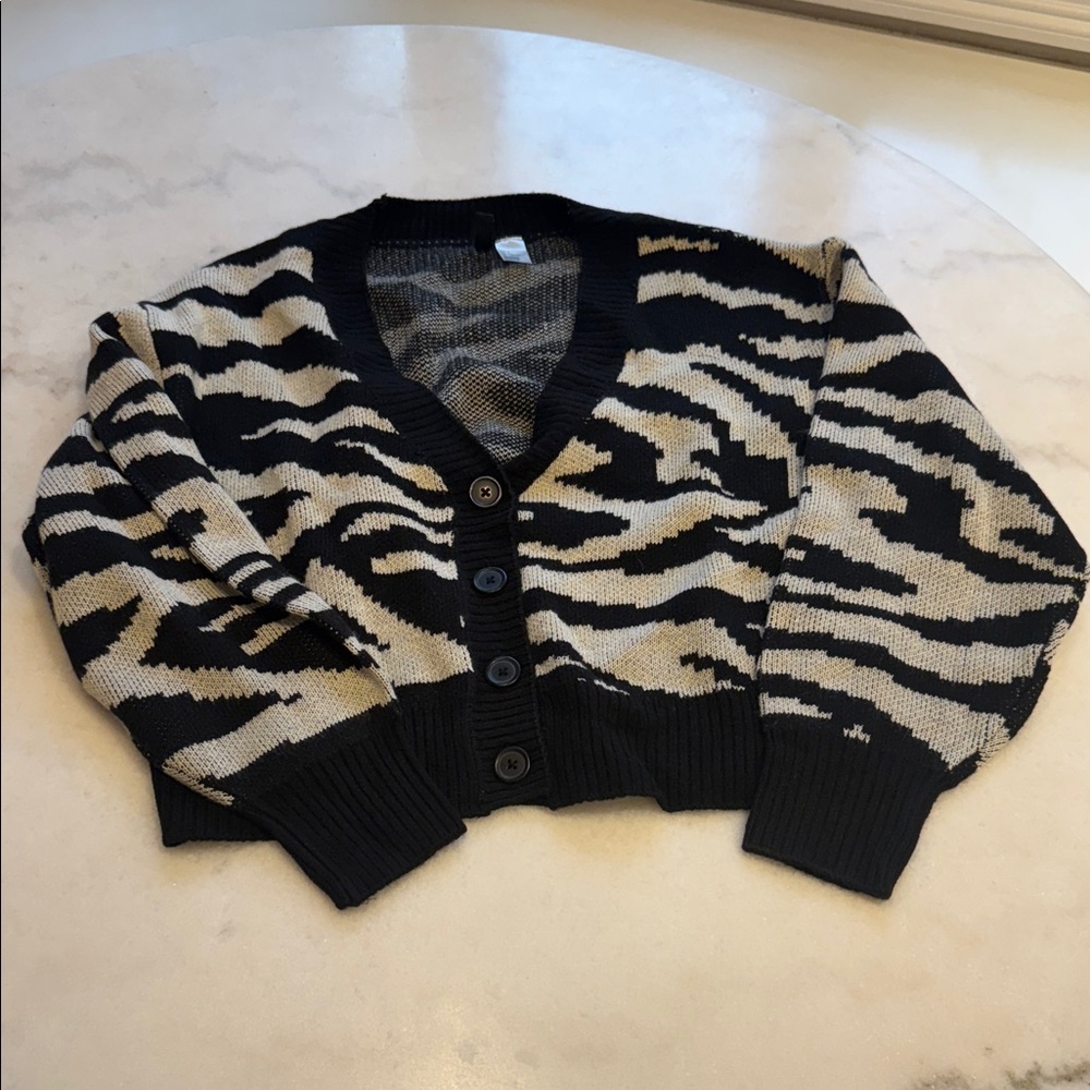 H&M Black and Cream Patterned Cardigan Like New